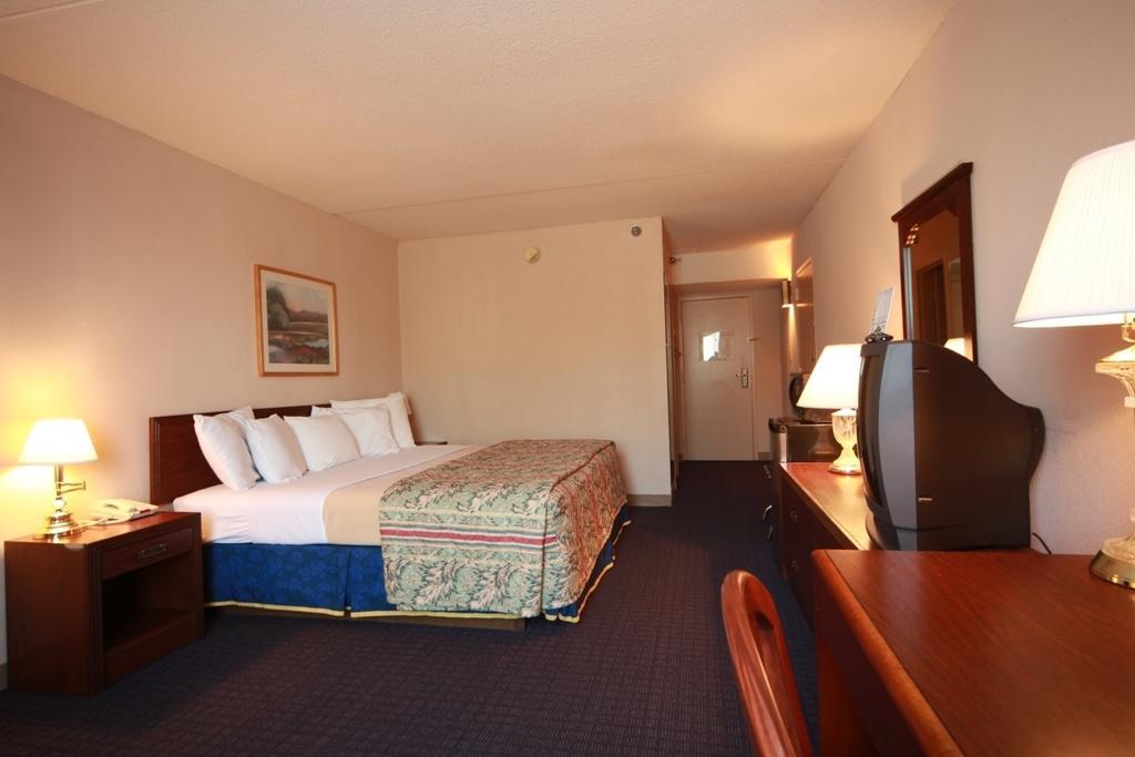 Boarders Inn And Suites - Marion Room photo